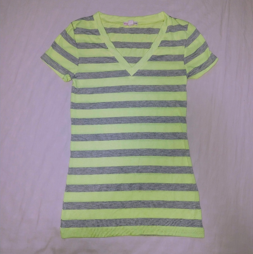 Zenana Outfitters Stretch T-Shirt Size: S